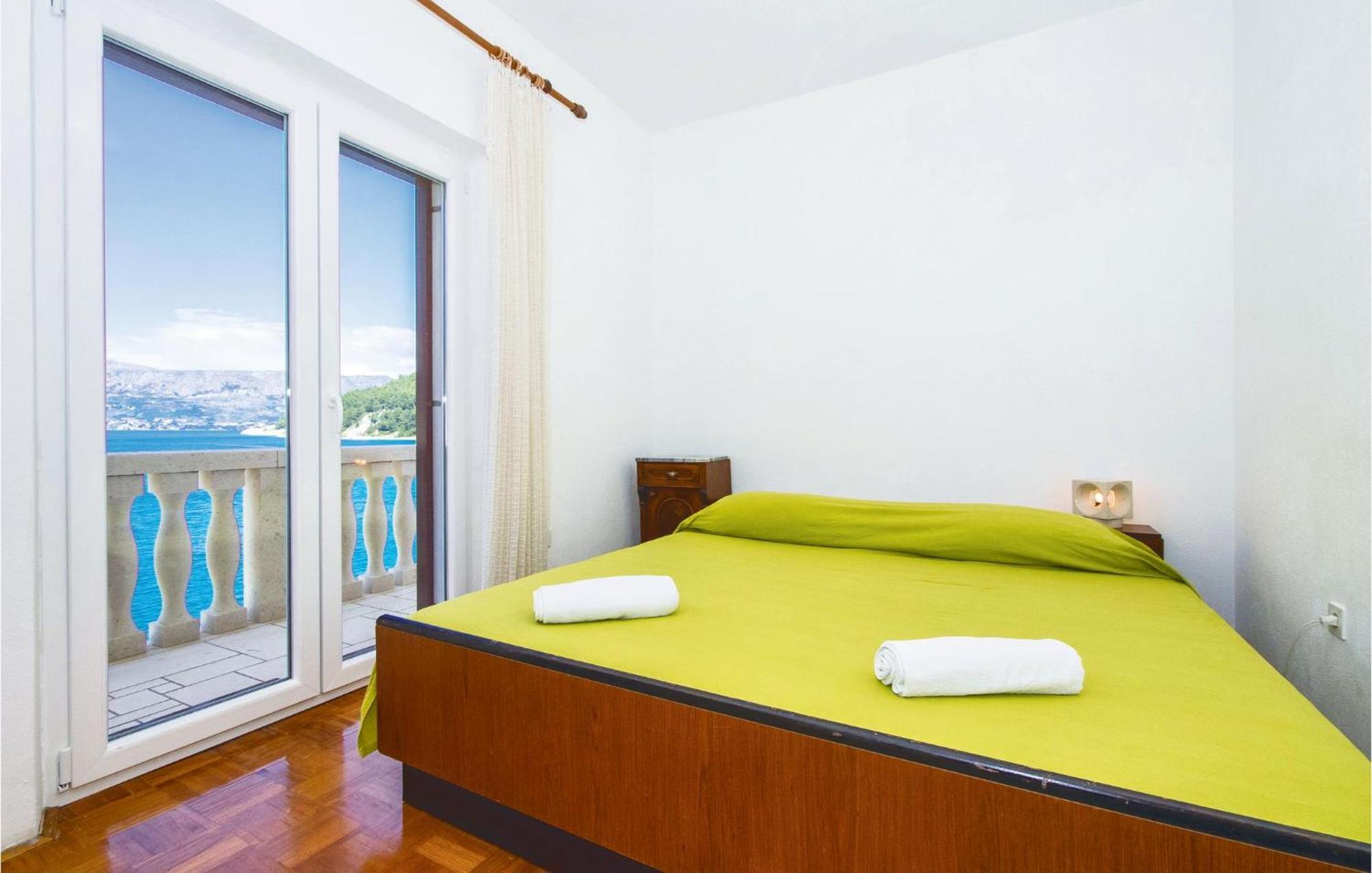 Beautiful Home In Pucisca With Wifi Экстерьер фото